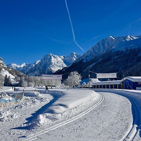 Monami Apartments Klosters, Bim Sportplatz ภายนอก รูปภาพ